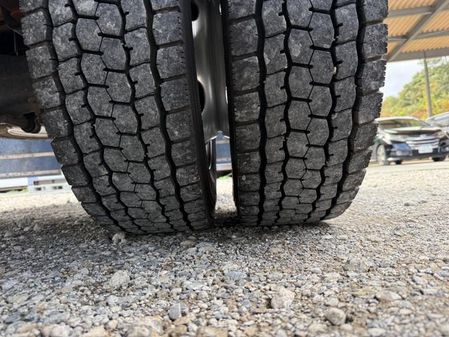 キャンター ワイドキャブロング全低床カスタム　１年保証付　３．５ｔ　ワイド超ロング　ＡＴ車　ワイドロング　積載量３５００ｋｇ　荷台内寸　長さ５０００ｍｍ　幅２０８０ｍｍ　荷台鉄板張り　アルミ　ＥＴＣ　準中型免許対応車　４トントラック　４ｔ　３トン（77枚目）