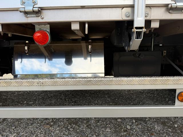 キャンター ワイドキャブロング全低床カスタム　１年保証付　３．５ｔ　ワイド超ロング　ＡＴ車　ワイドロング　積載量３５００ｋｇ　荷台内寸　長さ５０００ｍｍ　幅２０８０ｍｍ　荷台鉄板張り　アルミ　ＥＴＣ　準中型免許対応車　４トントラック　４ｔ　３トン（80枚目）