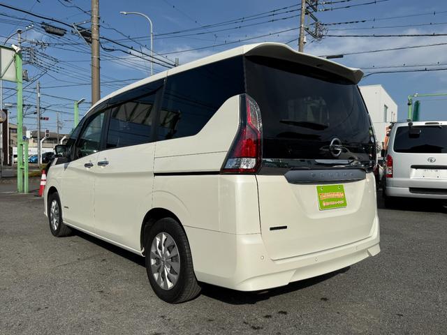 セレナ Ｘ　Ｖセレクション　１年保証付き　禁煙車　後席モニター　アラウンドビューモニター　両側パワースライドドア　ナビ　ＴＶ　ＥＴＣ　Ｂｌｕｅｔｏｏｔｈ接続　バックカメラ　オートクルーズコントロール　ハイブリッド　ファミリーカー（5枚目）