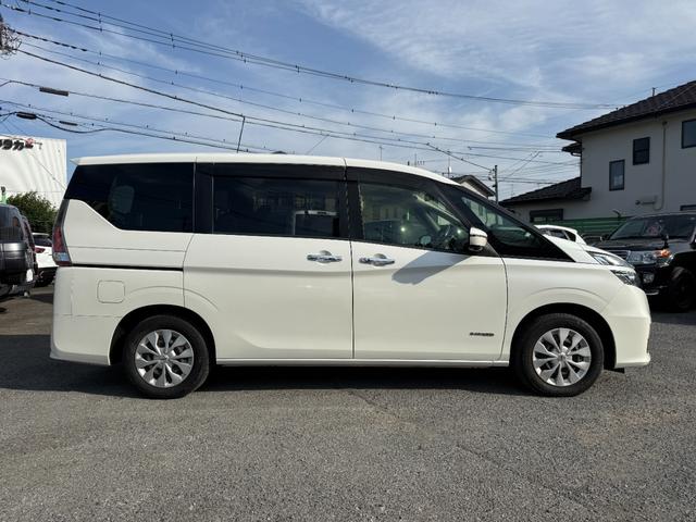 セレナ Ｘ　Ｖセレクション　１年保証付き　禁煙車　後席モニター　アラウンドビューモニター　両側パワースライドドア　ナビ　ＴＶ　ＥＴＣ　Ｂｌｕｅｔｏｏｔｈ接続　バックカメラ　オートクルーズコントロール　ハイブリッド　ファミリーカー（8枚目）