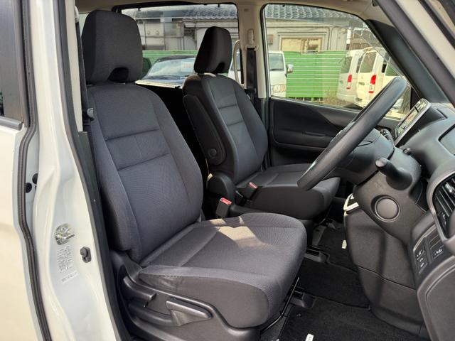 セレナ Ｘ　Ｖセレクション　１年保証付き　禁煙車　後席モニター　アラウンドビューモニター　両側パワースライドドア　ナビ　ＴＶ　ＥＴＣ　Ｂｌｕｅｔｏｏｔｈ接続　バックカメラ　オートクルーズコントロール　ハイブリッド　ファミリーカー（11枚目）