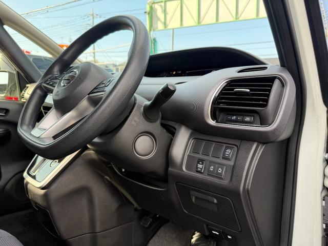 セレナ Ｘ　Ｖセレクション　１年保証付き　禁煙車　後席モニター　アラウンドビューモニター　両側パワースライドドア　ナビ　ＴＶ　ＥＴＣ　Ｂｌｕｅｔｏｏｔｈ接続　バックカメラ　オートクルーズコントロール　ハイブリッド　ファミリーカー（13枚目）