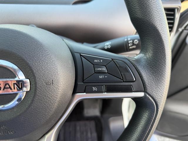 セレナ Ｘ　Ｖセレクション　１年保証付き　禁煙車　後席モニター　アラウンドビューモニター　両側パワースライドドア　ナビ　ＴＶ　ＥＴＣ　Ｂｌｕｅｔｏｏｔｈ接続　バックカメラ　オートクルーズコントロール　ハイブリッド　ファミリーカー（16枚目）