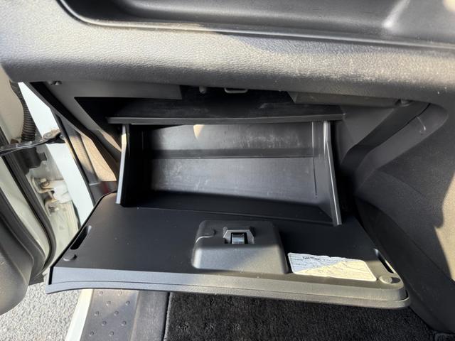 セレナ Ｘ　Ｖセレクション　１年保証付き　禁煙車　後席モニター　アラウンドビューモニター　両側パワースライドドア　ナビ　ＴＶ　ＥＴＣ　Ｂｌｕｅｔｏｏｔｈ接続　バックカメラ　オートクルーズコントロール　ハイブリッド　ファミリーカー（38枚目）