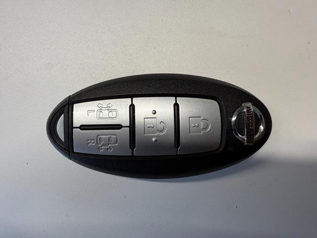 セレナ Ｘ　Ｖセレクション　１年保証付き　禁煙車　後席モニター　アラウンドビューモニター　両側パワースライドドア　ナビ　ＴＶ　ＥＴＣ　Ｂｌｕｅｔｏｏｔｈ接続　バックカメラ　オートクルーズコントロール　ハイブリッド　ファミリーカー（80枚目）