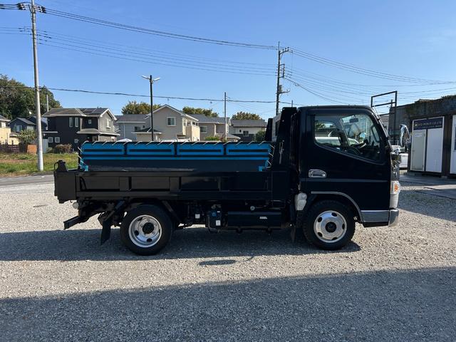 キャンター 全低床ダンプ　１年保証付き　２ｔ　強化ダンプ　ＭＴ車　電動格納ミラー　コボレーン　荷台内寸　長さ３０５０ｍｍ　幅１５９０ｍｍ　フロントフォグランプ　２トン　２トンダンプ　２ｔダンプ　ディーゼルターボ　横滑り防止装置（4枚目）
