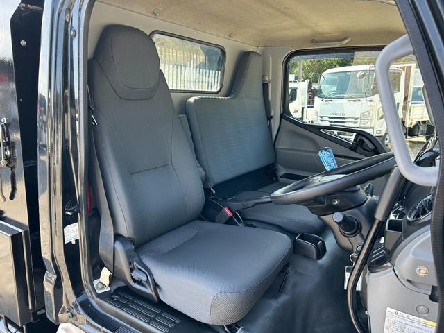 キャンター 全低床ダンプ　１年保証付き　２ｔ　強化ダンプ　ＭＴ車　電動格納ミラー　コボレーン　荷台内寸　長さ３０５０ｍｍ　幅１５９０ｍｍ　フロントフォグランプ　２トン　２トンダンプ　２ｔダンプ　ディーゼルターボ　横滑り防止装置（11枚目）