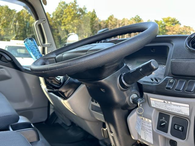 キャンター 全低床ダンプ　１年保証付き　２ｔ　強化ダンプ　ＭＴ車　電動格納ミラー　コボレーン　荷台内寸　長さ３０５０ｍｍ　幅１５９０ｍｍ　フロントフォグランプ　２トン　２トンダンプ　２ｔダンプ　ディーゼルターボ　横滑り防止装置（15枚目）