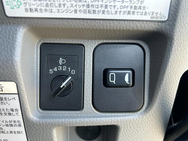 キャンター 全低床ダンプ　１年保証付き　２ｔ　強化ダンプ　ＭＴ車　電動格納ミラー　コボレーン　荷台内寸　長さ３０５０ｍｍ　幅１５９０ｍｍ　フロントフォグランプ　２トン　２トンダンプ　２ｔダンプ　ディーゼルターボ　横滑り防止装置（17枚目）