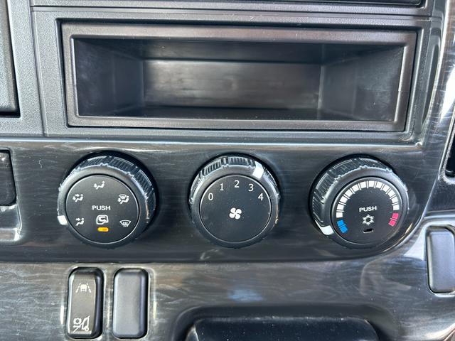 キャンター 全低床ダンプ　１年保証付き　２ｔ　強化ダンプ　ＭＴ車　電動格納ミラー　コボレーン　荷台内寸　長さ３０５０ｍｍ　幅１５９０ｍｍ　フロントフォグランプ　２トン　２トンダンプ　２ｔダンプ　ディーゼルターボ　横滑り防止装置（22枚目）