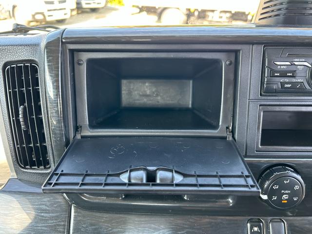 キャンター 全低床ダンプ　１年保証付き　２ｔ　強化ダンプ　ＭＴ車　電動格納ミラー　コボレーン　荷台内寸　長さ３０５０ｍｍ　幅１５９０ｍｍ　フロントフォグランプ　２トン　２トンダンプ　２ｔダンプ　ディーゼルターボ　横滑り防止装置（24枚目）