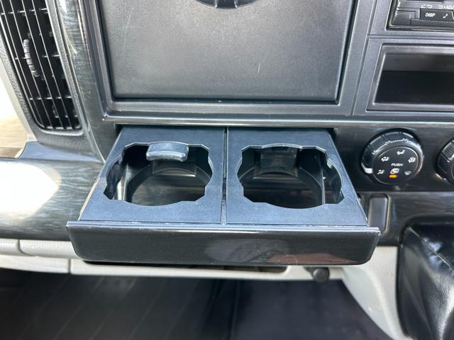 キャンター 全低床ダンプ　１年保証付き　２ｔ　強化ダンプ　ＭＴ車　電動格納ミラー　コボレーン　荷台内寸　長さ３０５０ｍｍ　幅１５９０ｍｍ　フロントフォグランプ　２トン　２トンダンプ　２ｔダンプ　ディーゼルターボ　横滑り防止装置（25枚目）