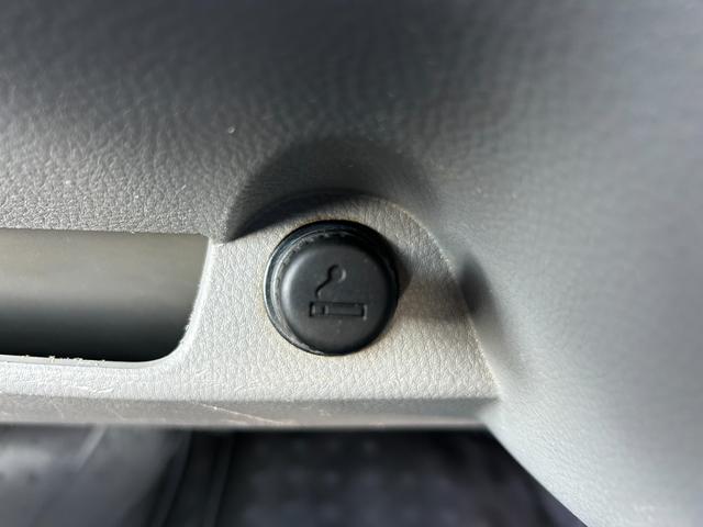 キャンター 全低床ダンプ　１年保証付き　２ｔ　強化ダンプ　ＭＴ車　電動格納ミラー　コボレーン　荷台内寸　長さ３０５０ｍｍ　幅１５９０ｍｍ　フロントフォグランプ　２トン　２トンダンプ　２ｔダンプ　ディーゼルターボ　横滑り防止装置（27枚目）