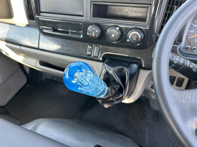 キャンター 全低床ダンプ　１年保証付き　２ｔ　強化ダンプ　ＭＴ車　電動格納ミラー　コボレーン　荷台内寸　長さ３０５０ｍｍ　幅１５９０ｍｍ　フロントフォグランプ　２トン　２トンダンプ　２ｔダンプ　ディーゼルターボ　横滑り防止装置（28枚目）