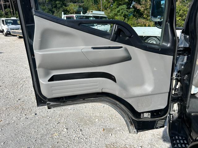 キャンター 全低床ダンプ　１年保証付き　２ｔ　強化ダンプ　ＭＴ車　電動格納ミラー　コボレーン　荷台内寸　長さ３０５０ｍｍ　幅１５９０ｍｍ　フロントフォグランプ　２トン　２トンダンプ　２ｔダンプ　ディーゼルターボ　横滑り防止装置（33枚目）