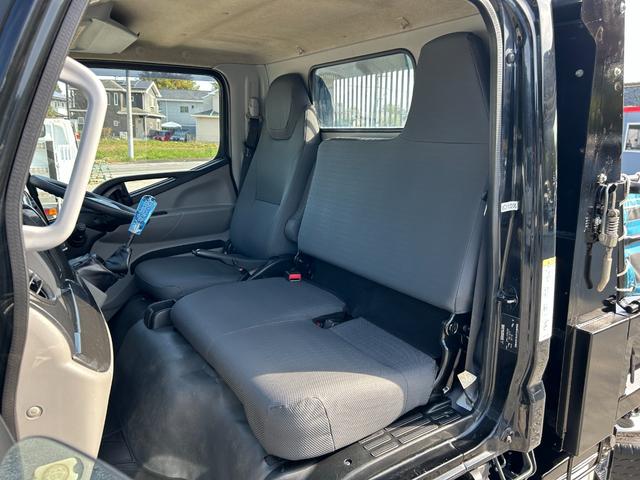 キャンター 全低床ダンプ　１年保証付き　２ｔ　強化ダンプ　ＭＴ車　電動格納ミラー　コボレーン　荷台内寸　長さ３０５０ｍｍ　幅１５９０ｍｍ　フロントフォグランプ　２トン　２トンダンプ　２ｔダンプ　ディーゼルターボ　横滑り防止装置（34枚目）