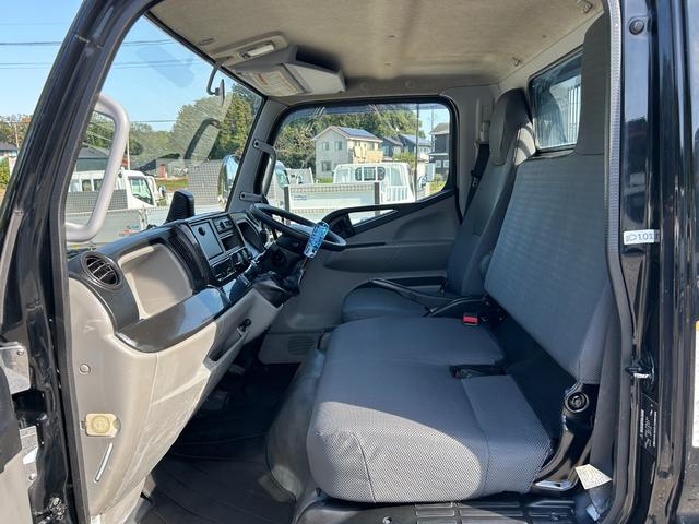 キャンター 全低床ダンプ　１年保証付き　２ｔ　強化ダンプ　ＭＴ車　電動格納ミラー　コボレーン　荷台内寸　長さ３０５０ｍｍ　幅１５９０ｍｍ　フロントフォグランプ　２トン　２トンダンプ　２ｔダンプ　ディーゼルターボ　横滑り防止装置（35枚目）