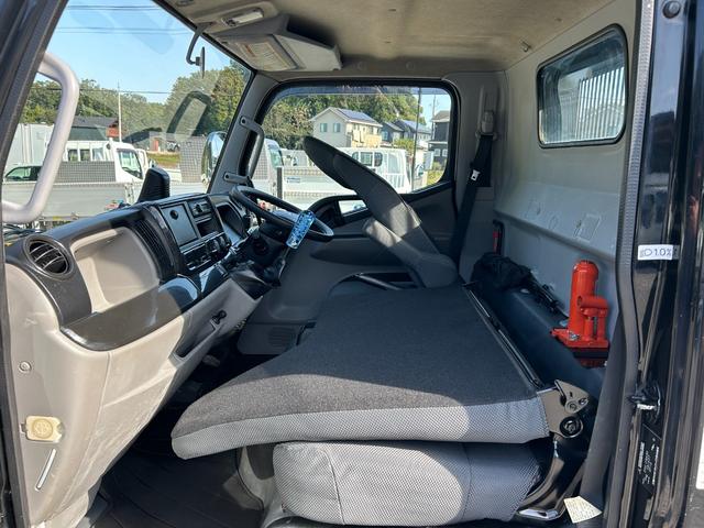 キャンター 全低床ダンプ　１年保証付き　２ｔ　強化ダンプ　ＭＴ車　電動格納ミラー　コボレーン　荷台内寸　長さ３０５０ｍｍ　幅１５９０ｍｍ　フロントフォグランプ　２トン　２トンダンプ　２ｔダンプ　ディーゼルターボ　横滑り防止装置（40枚目）