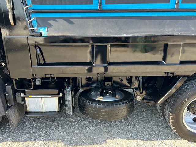 キャンター 全低床ダンプ　１年保証付き　２ｔ　強化ダンプ　ＭＴ車　電動格納ミラー　コボレーン　荷台内寸　長さ３０５０ｍｍ　幅１５９０ｍｍ　フロントフォグランプ　２トン　２トンダンプ　２ｔダンプ　ディーゼルターボ　横滑り防止装置（68枚目）