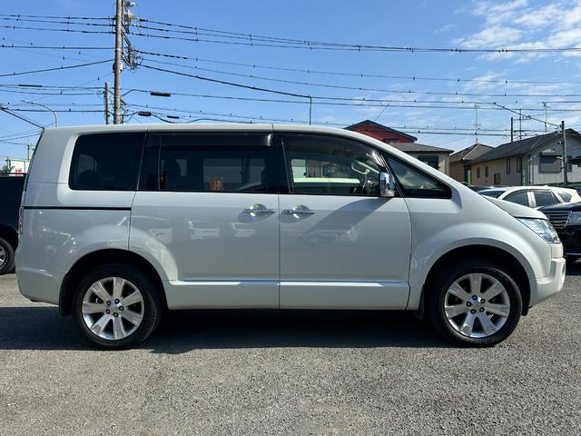 デリカＤ：５ シャモニー　１年保証付き　ワンオーナー　禁煙車　ディーゼルターボ　アルパインフリップダウンモニター　両側電動スライドドア　シートヒーター　ＨＤＭＩ　ナビＴＶ　ＥＴＣ　バックカメラ　Ｂｌｕｅｔｏｏｔｈ　ＡＣ１００Ｖ（4枚目）