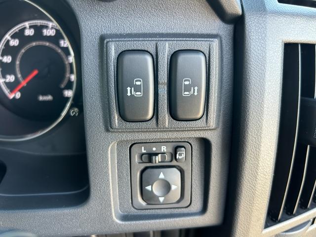 デリカＤ：５ Ｄ　パワーパッケージ　１年保証付き　禁煙車　新品タイヤ４本付き　ディーゼルターボ　運転席・助手席シートヒーター　ナビ　ＴＶ　ＥＴＣ　Ｂｌｕｅｔｏｏｔｈ接続　両側電動スライドドア　電動格納ミラー　Ｗエアコン　７人乗り　４ＷＤ（17枚目）