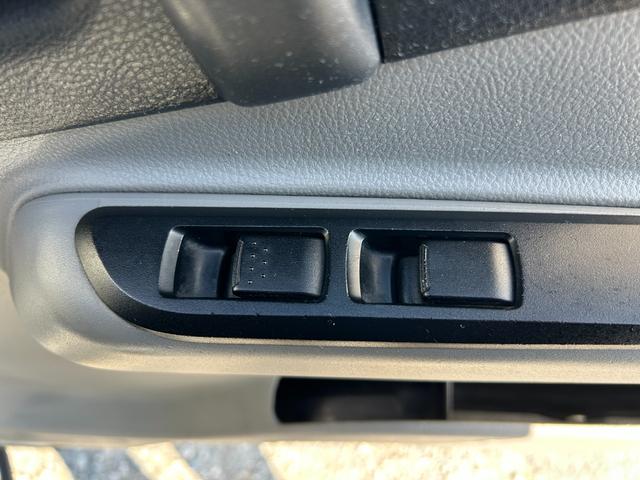 キャンター 全低床　１年保証付き　禁煙車　２ｔ　ＡＴ車　ディーゼルターボ　電動格納ミラー　荷台内寸　長さ３１００ｍｍ　幅１６００ｍｍ　荷台木製　坂道発進補助装置付　２トン　２トントラック　標準　平ボディ　荷台鉄板張り可能（10枚目）