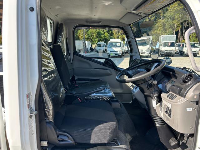 キャンター 全低床　１年保証付き　禁煙車　２ｔ　ＡＴ車　ディーゼルターボ　電動格納ミラー　荷台内寸　長さ３１００ｍｍ　幅１６００ｍｍ　荷台木製　坂道発進補助装置付　２トン　２トントラック　標準　平ボディ　荷台鉄板張り可能（12枚目）