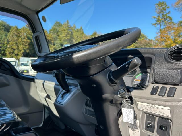 キャンター 全低床　１年保証付き　禁煙車　２ｔ　ＡＴ車　ディーゼルターボ　電動格納ミラー　荷台内寸　長さ３１００ｍｍ　幅１６００ｍｍ　荷台木製　坂道発進補助装置付　２トン　２トントラック　標準　平ボディ　荷台鉄板張り可能（16枚目）