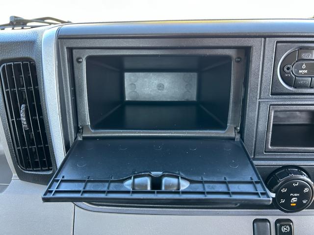 キャンター 全低床　１年保証付き　禁煙車　２ｔ　ＡＴ車　ディーゼルターボ　電動格納ミラー　荷台内寸　長さ３１００ｍｍ　幅１６００ｍｍ　荷台木製　坂道発進補助装置付　２トン　２トントラック　標準　平ボディ　荷台鉄板張り可能（27枚目）