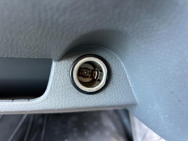 キャンター 全低床　１年保証付き　禁煙車　２ｔ　ＡＴ車　ディーゼルターボ　電動格納ミラー　荷台内寸　長さ３１００ｍｍ　幅１６００ｍｍ　荷台木製　坂道発進補助装置付　２トン　２トントラック　標準　平ボディ　荷台鉄板張り可能（29枚目）