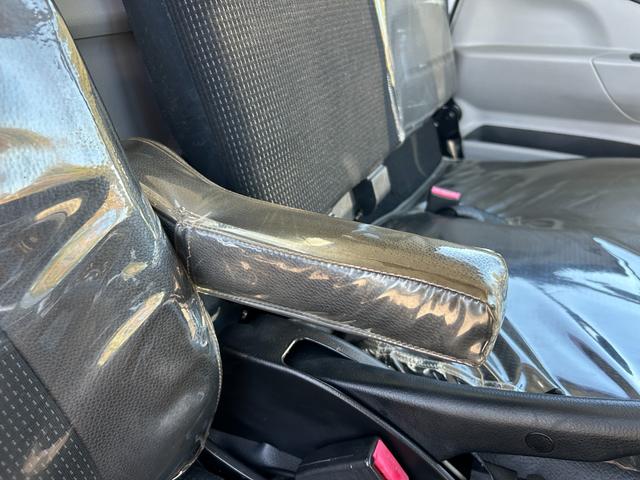 キャンター 全低床　１年保証付き　禁煙車　２ｔ　ＡＴ車　ディーゼルターボ　電動格納ミラー　荷台内寸　長さ３１００ｍｍ　幅１６００ｍｍ　荷台木製　坂道発進補助装置付　２トン　２トントラック　標準　平ボディ　荷台鉄板張り可能（32枚目）