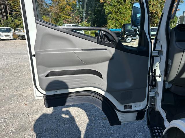 キャンター 全低床　１年保証付き　禁煙車　２ｔ　ＡＴ車　ディーゼルターボ　電動格納ミラー　荷台内寸　長さ３１００ｍｍ　幅１６００ｍｍ　荷台木製　坂道発進補助装置付　２トン　２トントラック　標準　平ボディ　荷台鉄板張り可能（34枚目）