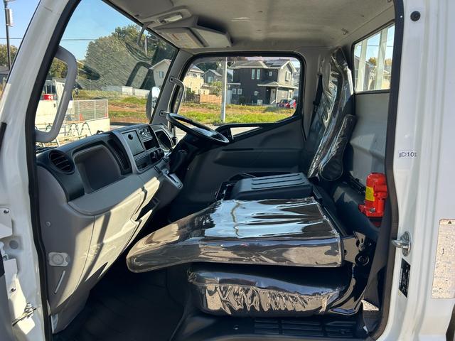 キャンター 全低床　１年保証付き　禁煙車　２ｔ　ＡＴ車　ディーゼルターボ　電動格納ミラー　荷台内寸　長さ３１００ｍｍ　幅１６００ｍｍ　荷台木製　坂道発進補助装置付　２トン　２トントラック　標準　平ボディ　荷台鉄板張り可能（40枚目）