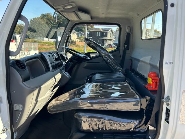 キャンター 全低床　１年保証付き　禁煙車　２ｔ　ＡＴ車　ディーゼルターボ　電動格納ミラー　荷台内寸　長さ３１００ｍｍ　幅１６００ｍｍ　荷台木製　坂道発進補助装置付　２トン　２トントラック　標準　平ボディ　荷台鉄板張り可能（41枚目）