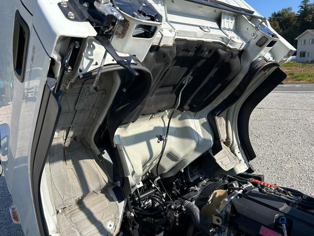 キャンター 全低床　１年保証付き　禁煙車　２ｔ　ＡＴ車　ディーゼルターボ　電動格納ミラー　荷台内寸　長さ３１００ｍｍ　幅１６００ｍｍ　荷台木製　坂道発進補助装置付　２トン　２トントラック　標準　平ボディ　荷台鉄板張り可能（45枚目）