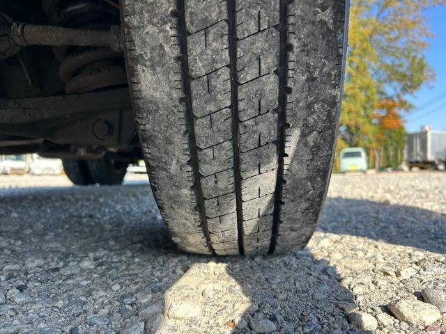 キャンター 全低床　１年保証付き　禁煙車　２ｔ　ＡＴ車　ディーゼルターボ　電動格納ミラー　荷台内寸　長さ３１００ｍｍ　幅１６００ｍｍ　荷台木製　坂道発進補助装置付　２トン　２トントラック　標準　平ボディ　荷台鉄板張り可能（63枚目）