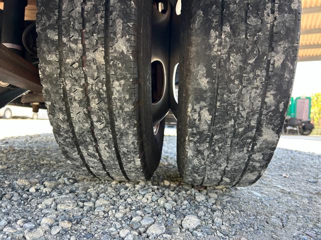 キャンター 全低床　１年保証付き　禁煙車　２ｔ　ＡＴ車　ディーゼルターボ　電動格納ミラー　荷台内寸　長さ３１００ｍｍ　幅１６００ｍｍ　荷台木製　坂道発進補助装置付　２トン　２トントラック　標準　平ボディ　荷台鉄板張り可能（77枚目）