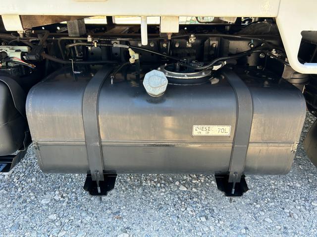 キャンター 全低床　１年保証付き　禁煙車　２ｔ　ＡＴ車　ディーゼルターボ　電動格納ミラー　荷台内寸　長さ３１００ｍｍ　幅１６００ｍｍ　荷台木製　坂道発進補助装置付　２トン　２トントラック　標準　平ボディ　荷台鉄板張り可能（79枚目）