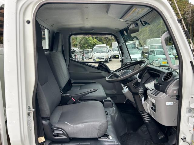 キャンター 全低床　１年保証付き　２ｔ　ＡＴ車　ディーゼルターボ　電動格納ミラー　荷台内寸長さ３１００ｍｍ　幅１６００ｍｍ　ナビ　ＴＶ　ＥＴＣ　坂道発進補助装置付　２トン　２トントラック　平ボディ　荷台鉄板張り　キーレス（12枚目）