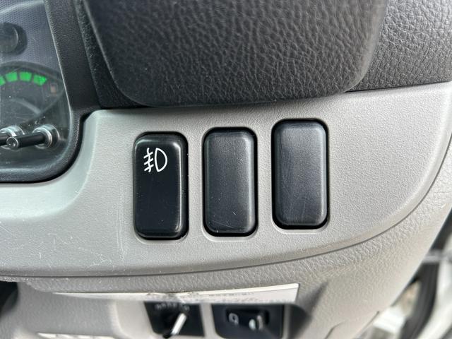 キャンター 全低床　１年保証付き　２ｔ　ＡＴ車　ディーゼルターボ　電動格納ミラー　荷台内寸長さ３１００ｍｍ　幅１６００ｍｍ　ナビ　ＴＶ　ＥＴＣ　坂道発進補助装置付　２トン　２トントラック　平ボディ　荷台鉄板張り　キーレス（16枚目）