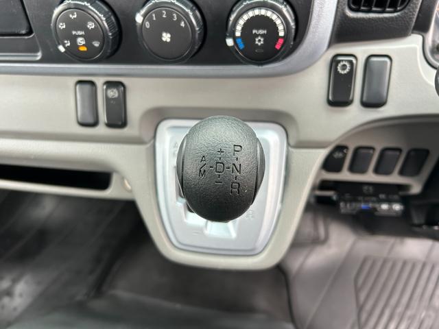 キャンター 全低床　１年保証付き　２ｔ　ＡＴ車　ディーゼルターボ　電動格納ミラー　荷台内寸長さ３１００ｍｍ　幅１６００ｍｍ　ナビ　ＴＶ　ＥＴＣ　坂道発進補助装置付　２トン　２トントラック　平ボディ　荷台鉄板張り　キーレス（23枚目）