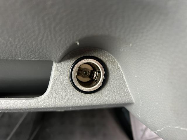 キャンター 全低床　１年保証付き　２ｔ　ＡＴ車　ディーゼルターボ　電動格納ミラー　荷台内寸長さ３１００ｍｍ　幅１６００ｍｍ　ナビ　ＴＶ　ＥＴＣ　坂道発進補助装置付　２トン　２トントラック　平ボディ　荷台鉄板張り　キーレス（25枚目）