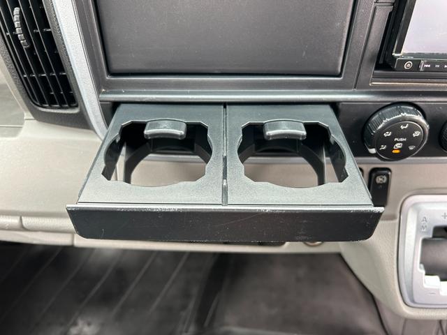 キャンター 全低床　１年保証付き　２ｔ　ＡＴ車　ディーゼルターボ　電動格納ミラー　荷台内寸長さ３１００ｍｍ　幅１６００ｍｍ　ナビ　ＴＶ　ＥＴＣ　坂道発進補助装置付　２トン　２トントラック　平ボディ　荷台鉄板張り　キーレス（28枚目）