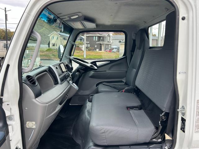 キャンター 全低床　１年保証付き　２ｔ　ＡＴ車　ディーゼルターボ　電動格納ミラー　荷台内寸長さ３１００ｍｍ　幅１６００ｍｍ　ナビ　ＴＶ　ＥＴＣ　坂道発進補助装置付　２トン　２トントラック　平ボディ　荷台鉄板張り　キーレス（35枚目）