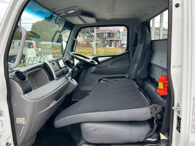 キャンター 全低床　１年保証付き　２ｔ　ＡＴ車　ディーゼルターボ　電動格納ミラー　荷台内寸長さ３１００ｍｍ　幅１６００ｍｍ　ナビ　ＴＶ　ＥＴＣ　坂道発進補助装置付　２トン　２トントラック　平ボディ　荷台鉄板張り　キーレス（38枚目）