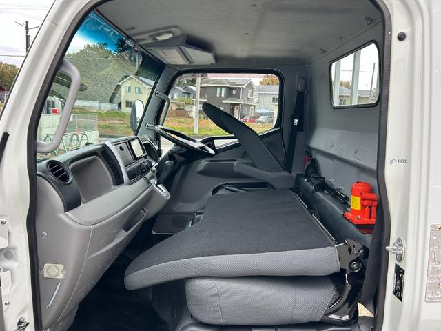 キャンター 全低床　１年保証付き　２ｔ　ＡＴ車　ディーゼルターボ　電動格納ミラー　荷台内寸長さ３１００ｍｍ　幅１６００ｍｍ　ナビ　ＴＶ　ＥＴＣ　坂道発進補助装置付　２トン　２トントラック　平ボディ　荷台鉄板張り　キーレス（39枚目）