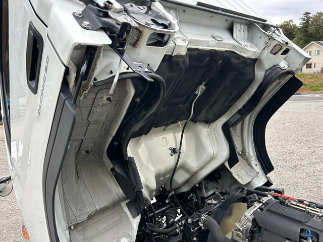 キャンター 全低床　１年保証付き　２ｔ　ＡＴ車　ディーゼルターボ　電動格納ミラー　荷台内寸長さ３１００ｍｍ　幅１６００ｍｍ　ナビ　ＴＶ　ＥＴＣ　坂道発進補助装置付　２トン　２トントラック　平ボディ　荷台鉄板張り　キーレス（42枚目）