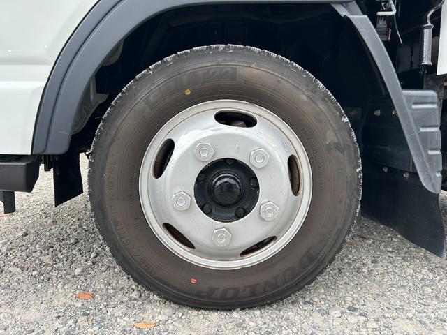 キャンター 全低床　１年保証付き　２ｔ　ＡＴ車　ディーゼルターボ　電動格納ミラー　荷台内寸長さ３１００ｍｍ　幅１６００ｍｍ　ナビ　ＴＶ　ＥＴＣ　坂道発進補助装置付　２トン　２トントラック　平ボディ　荷台鉄板張り　キーレス（60枚目）