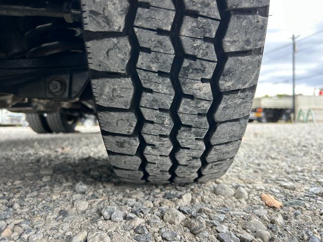 キャンター 全低床　１年保証付き　２ｔ　ＡＴ車　ディーゼルターボ　電動格納ミラー　荷台内寸長さ３１００ｍｍ　幅１６００ｍｍ　ナビ　ＴＶ　ＥＴＣ　坂道発進補助装置付　２トン　２トントラック　平ボディ　荷台鉄板張り　キーレス（61枚目）