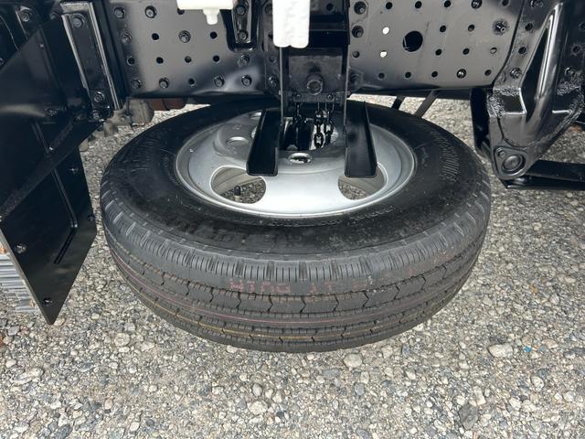 キャンター 全低床　１年保証付き　２ｔ　ＡＴ車　ディーゼルターボ　電動格納ミラー　荷台内寸長さ３１００ｍｍ　幅１６００ｍｍ　ナビ　ＴＶ　ＥＴＣ　坂道発進補助装置付　２トン　２トントラック　平ボディ　荷台鉄板張り　キーレス（64枚目）